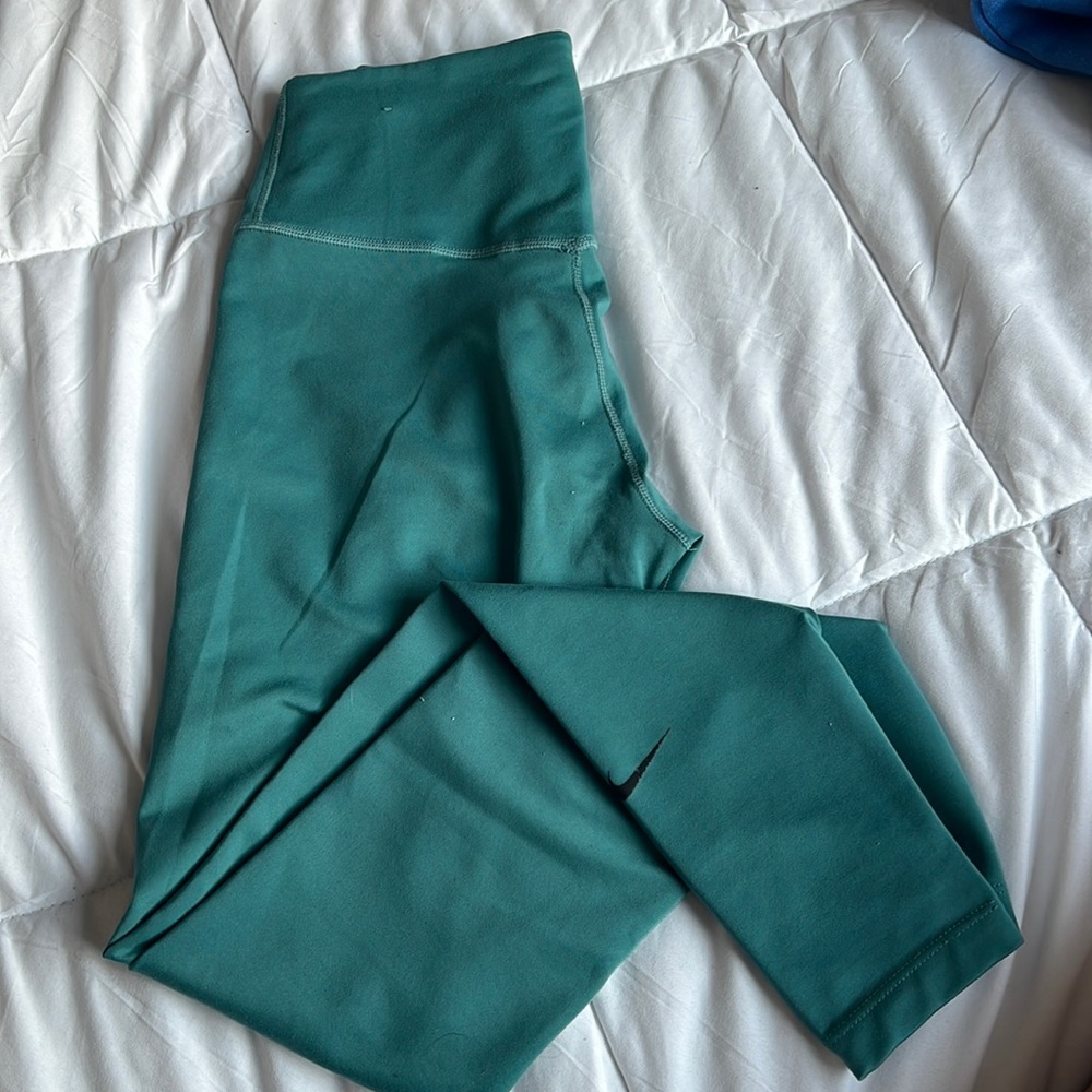 Nikey leggings, a little worn ,green and blueish color em if need more photos